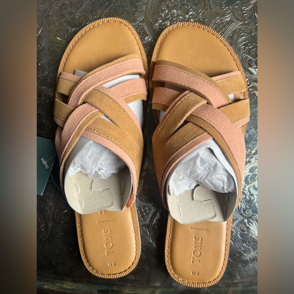 NWT Toms Women Val Desert Coral Taupe Suede Crisscross Strap Sandal